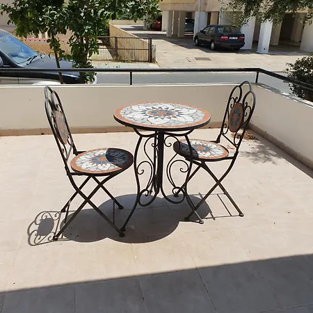 Ground Floor Two Bedroom Lägenhet Larnaca